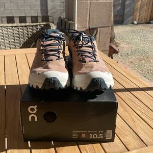 On Running Cloudventure womens 10.5